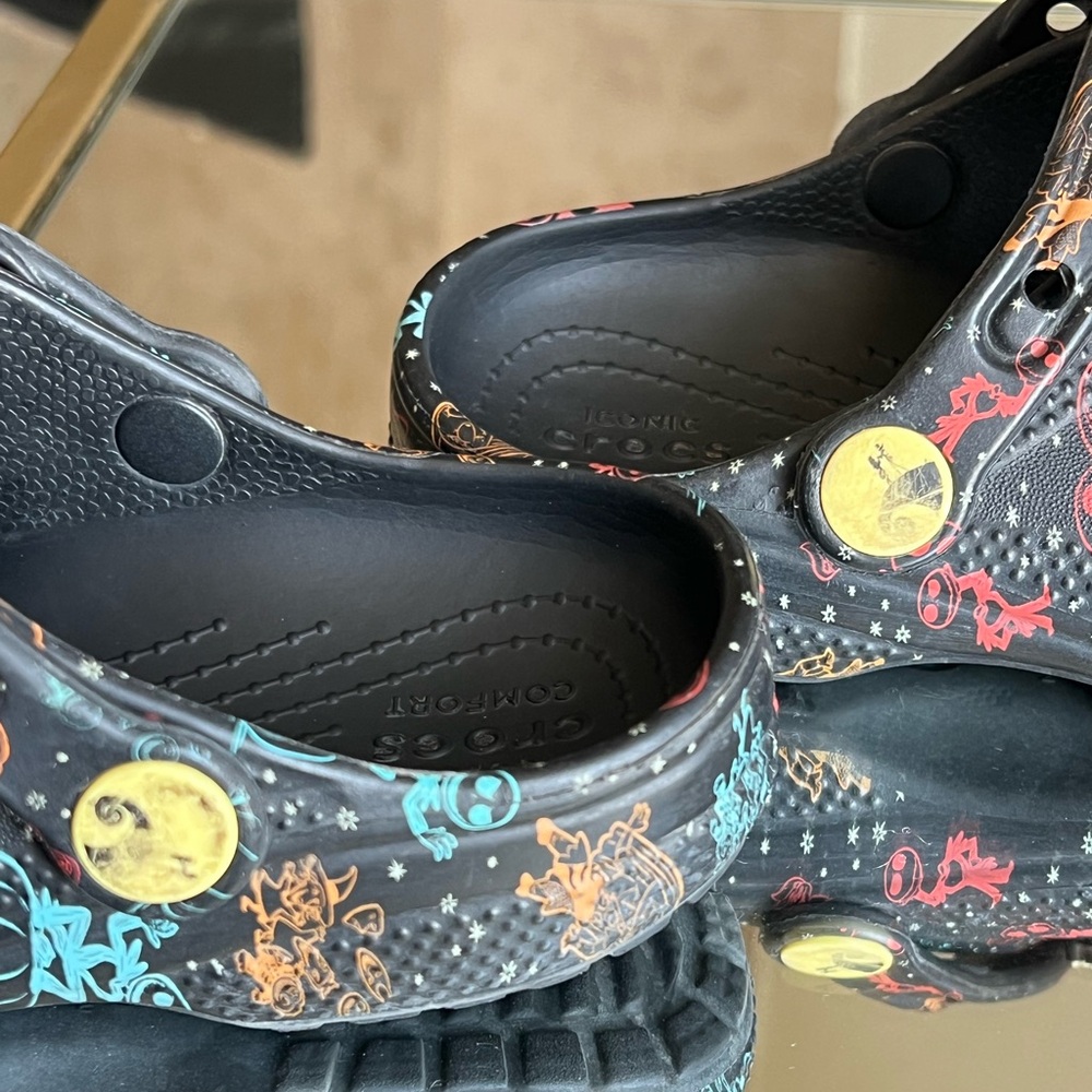👻 Disney x Crocs Kids Glow-in-the-Dark Clogs Nightmare Before Christmas Size 11🎃 - Picture 7 of 8